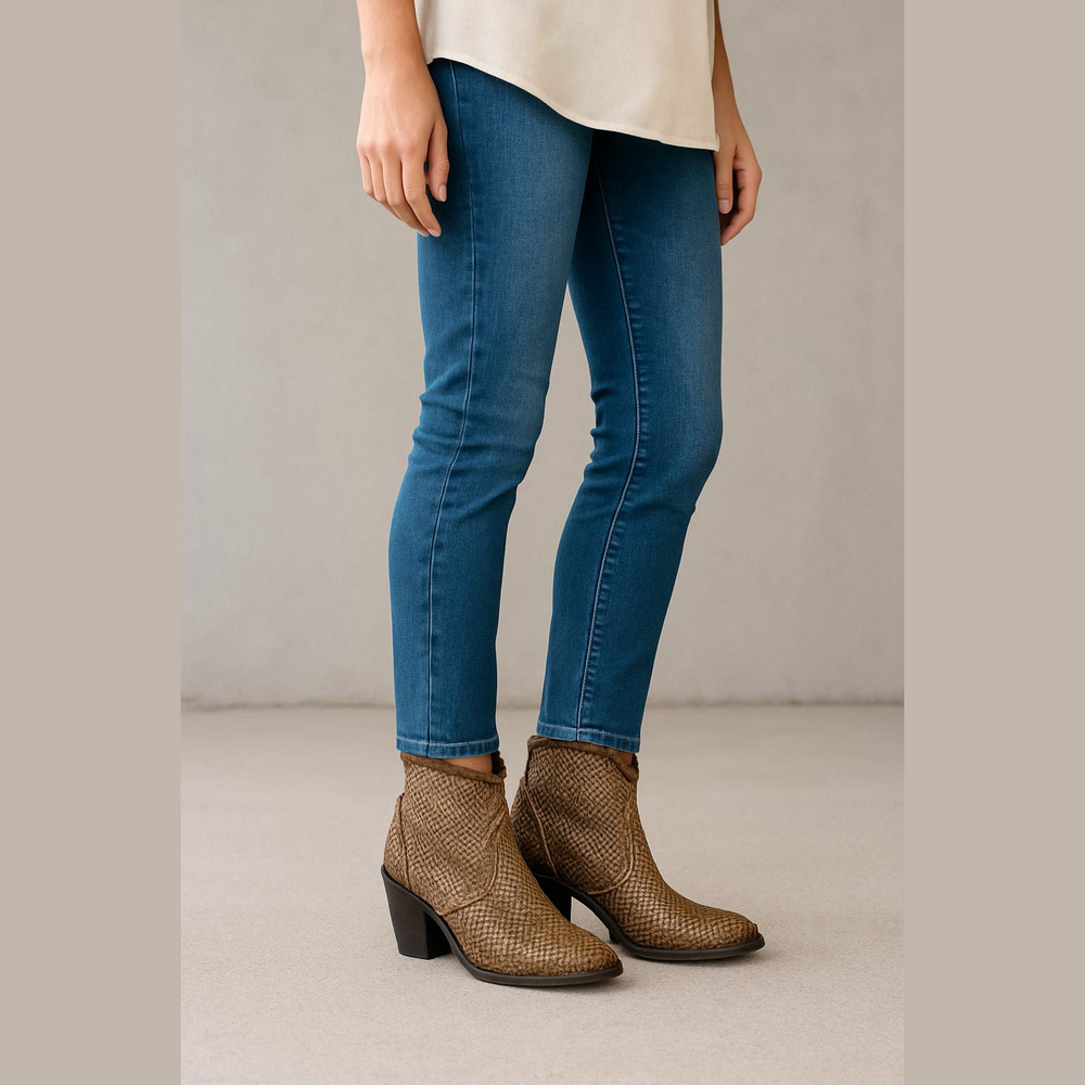 NEW ALLENS Women’s Kyra Brown Exotic High Heel Ankle Boots – Size 6B